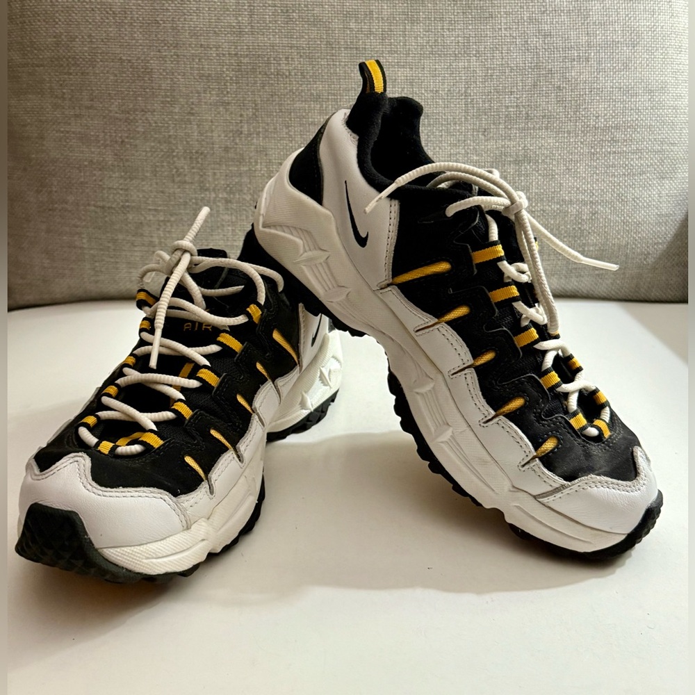 Vintage Men’s NIKE AIR Black and White Size 7.5